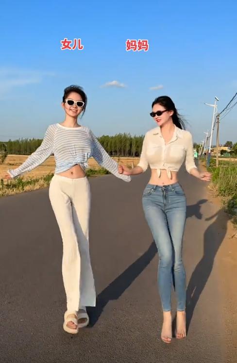 38岁单亲妈带高考结束的女儿直播热舞，露脐装引百万围观，评论区炸锅！六月