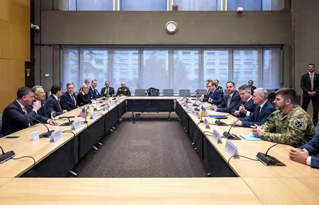 新的混战开始，北约11国派兵堵门，普京通知中国，给中俄关系定调新的混战开始