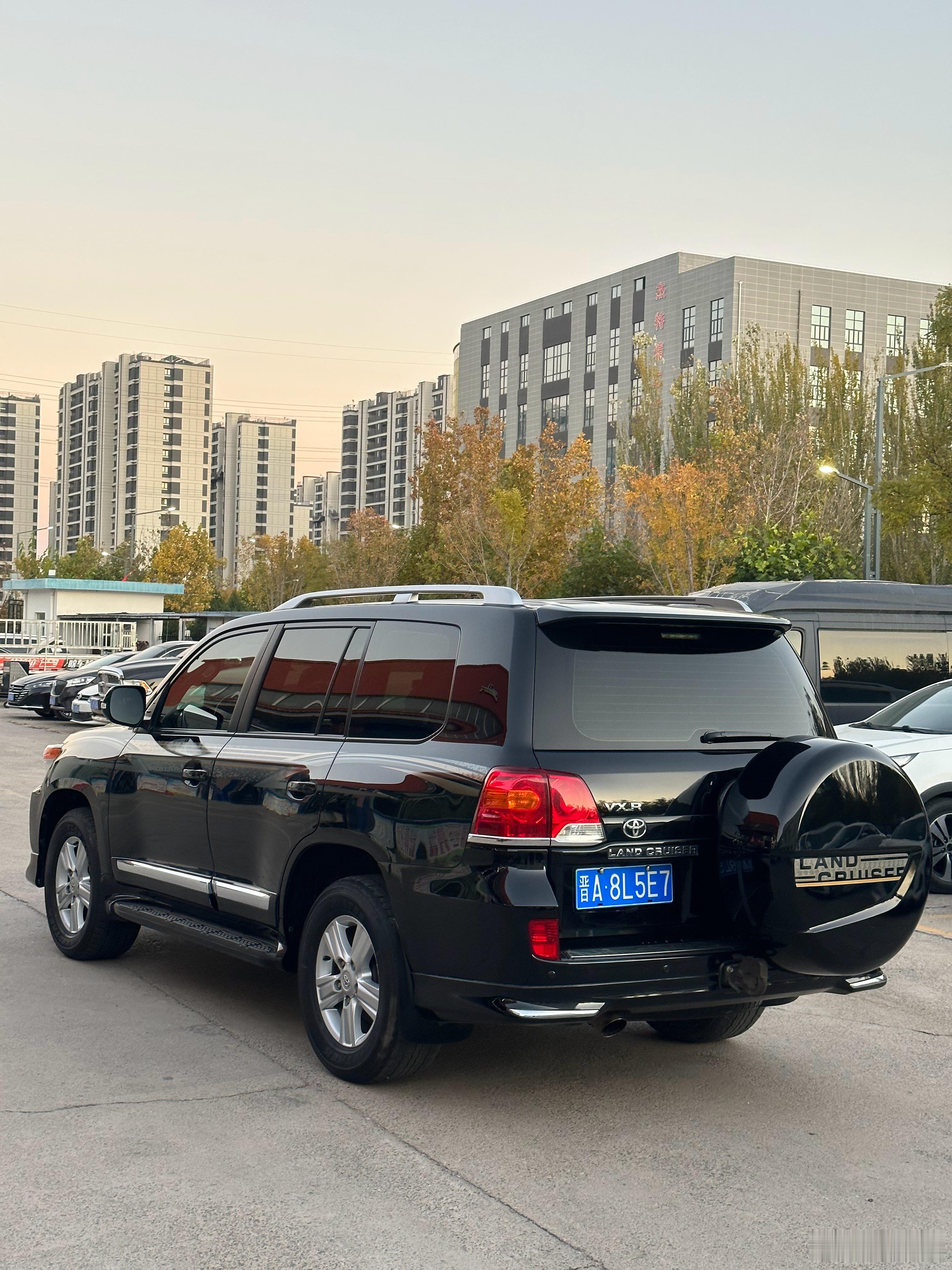 LC200的酷路泽5700真的是一个后无来者的车型我整备车标准不高基本就是洗