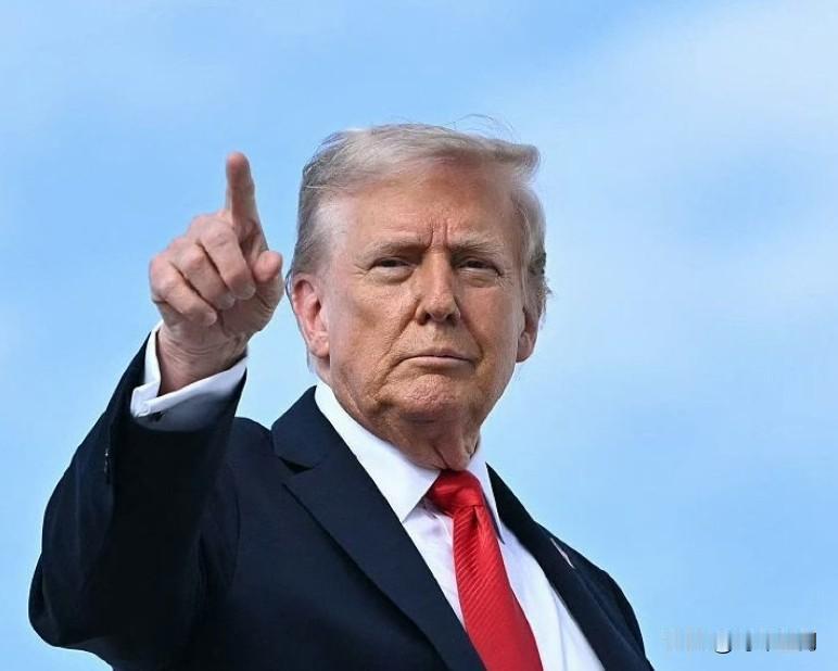 特朗普在空军一号上回答记者对马斯克的评价:“和马斯克在一起很好，我喜欢他，我一直