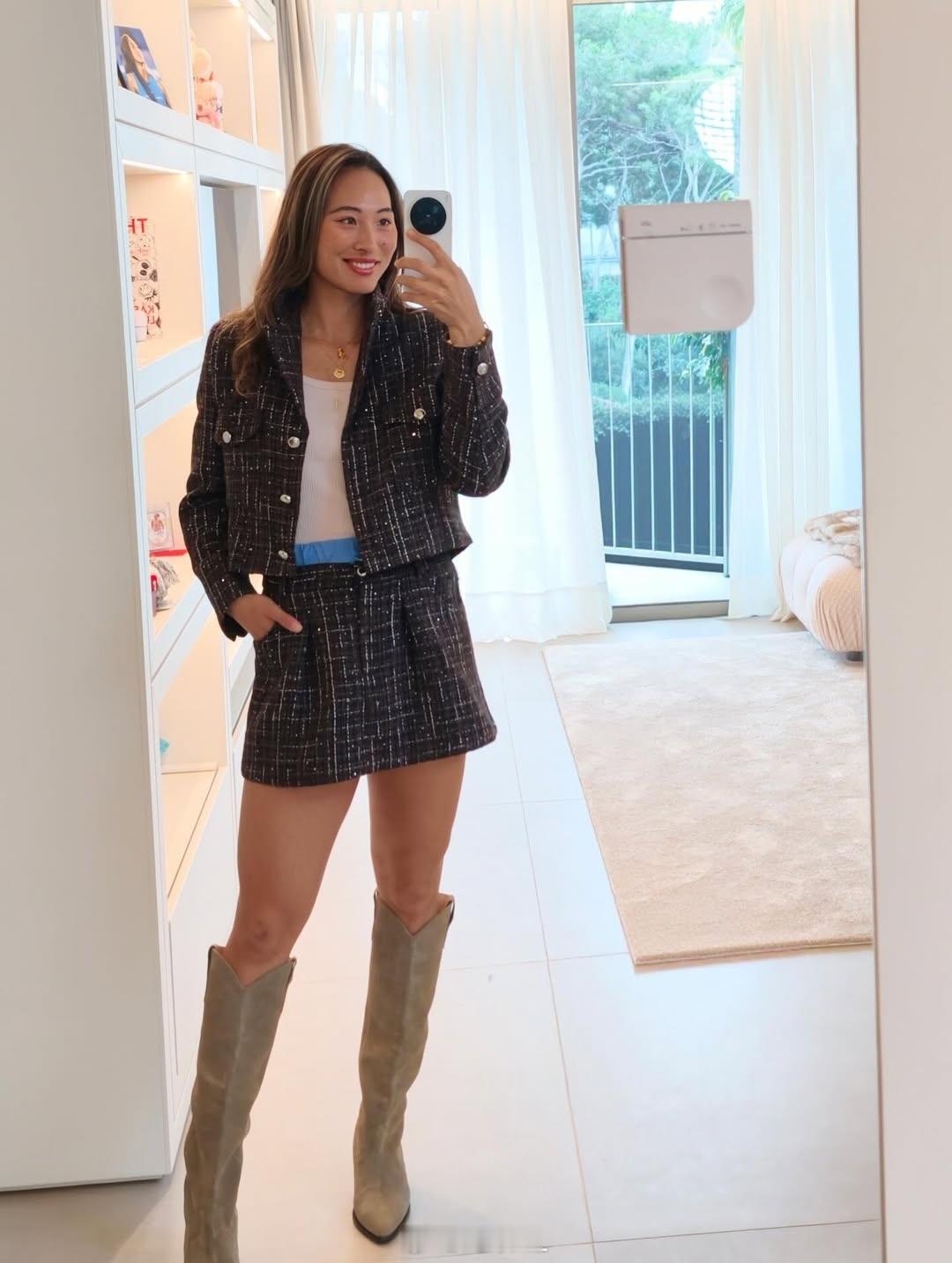 🇨🇳郑钦文更新社交软件：“我的12月时刻，圣诞快乐，继续努力，继续变得更好。