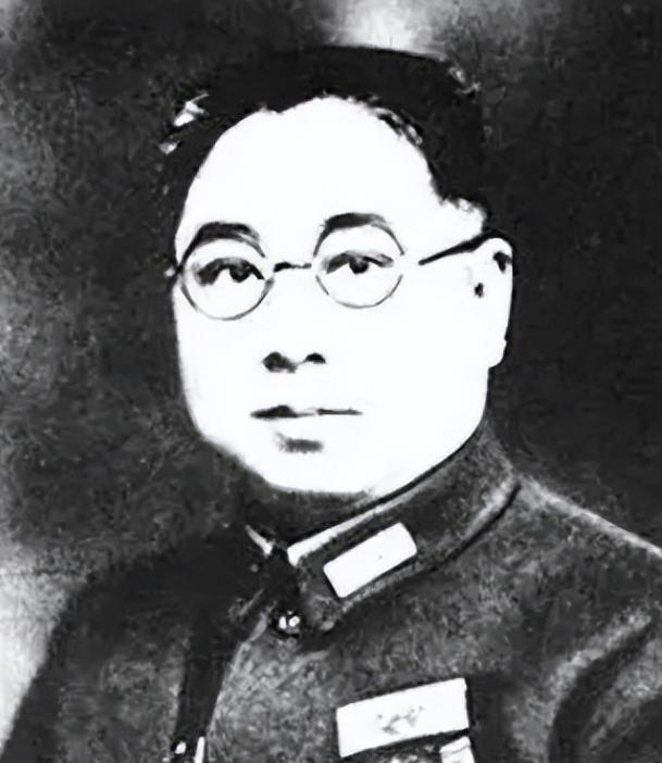 1930年，张辉瓒兵败被俘，吓得当场跪地求饶：“润之，我有钱！我老婆能拿枪拿药拿
