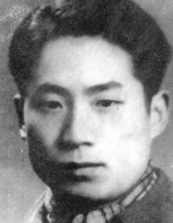 1948年4月18日，重庆地下党员李维嘉接完头，正打算回家，一个小姑娘却偷偷朝他