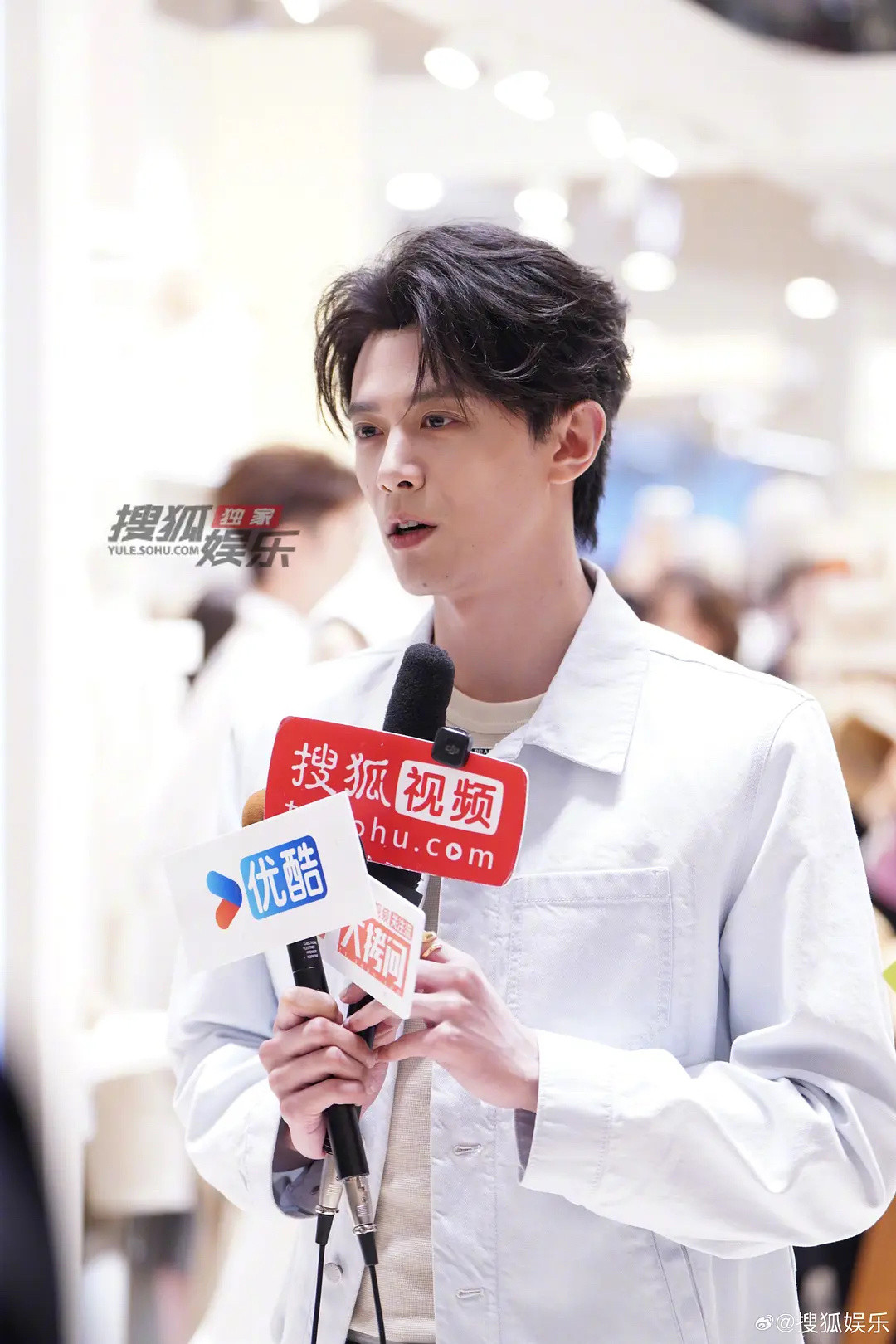 邓凯线下没了滤镜看起来像40多岁的，把胡一天衬的像天神