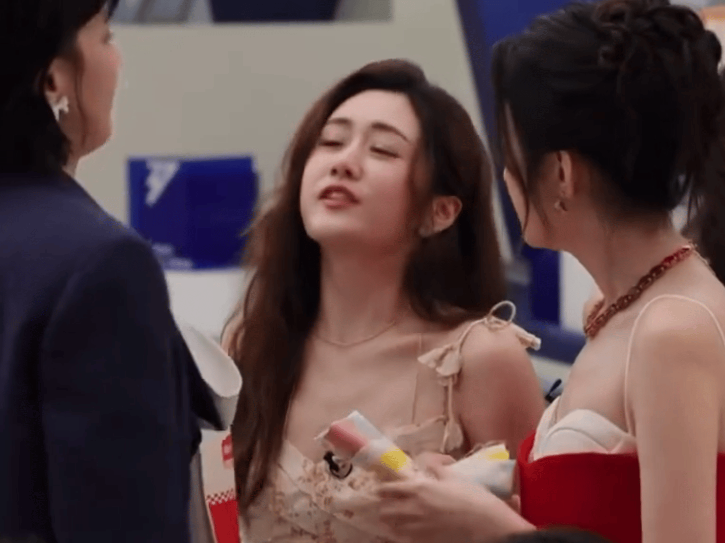 刘芸把孙怡东北腔都整出来了谁还没被刘芸可爱到！直播全程憨憨的，把孙怡东北腔都