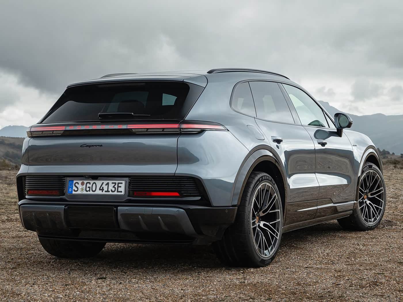 新车感觉新的纯电保时捷卡宴turbo有点初代卡宴turbo的味道了，公路操控顶