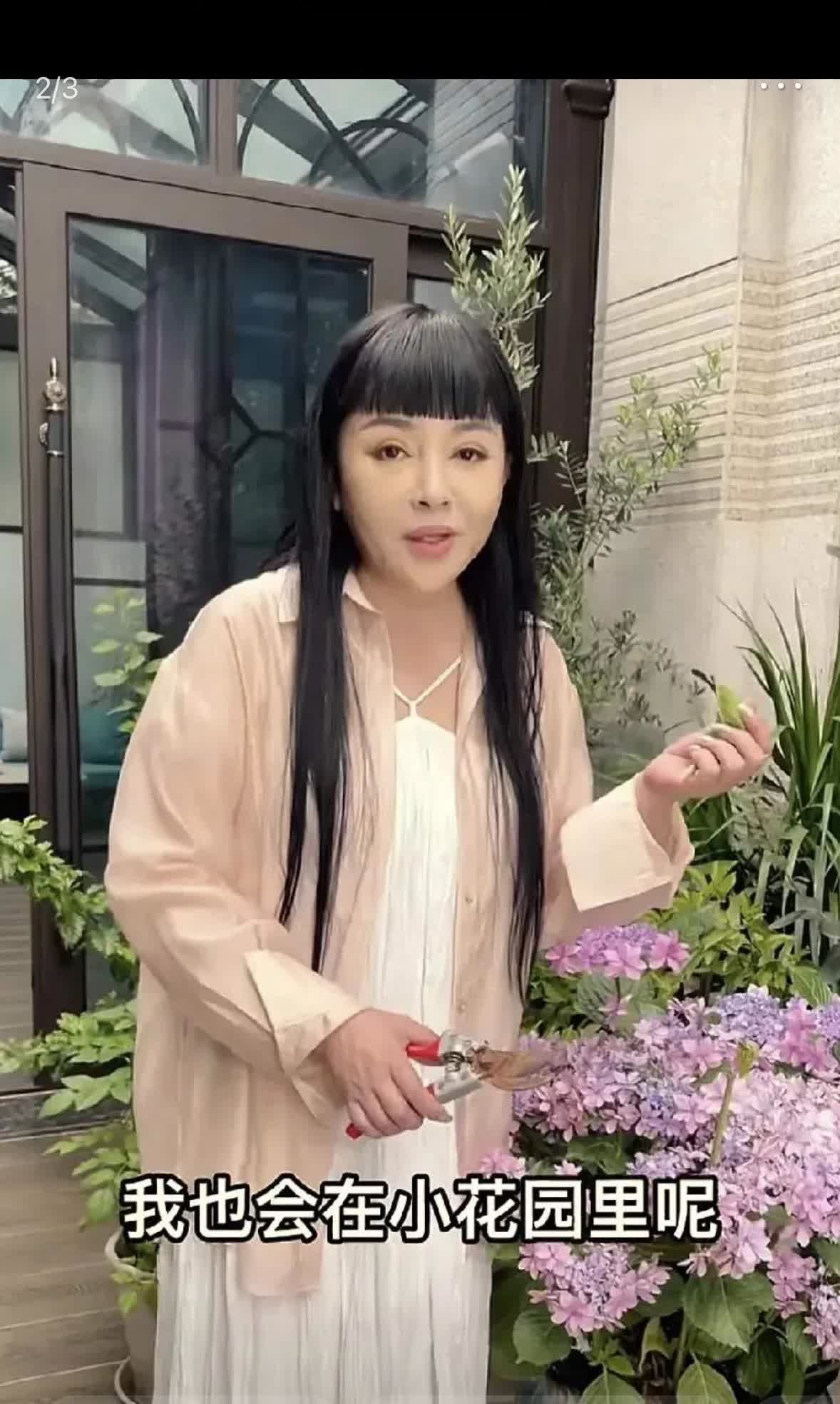 62岁，一跤就没了命这就是千百惠。之前就在浴室滑倒膝盖着地，家人