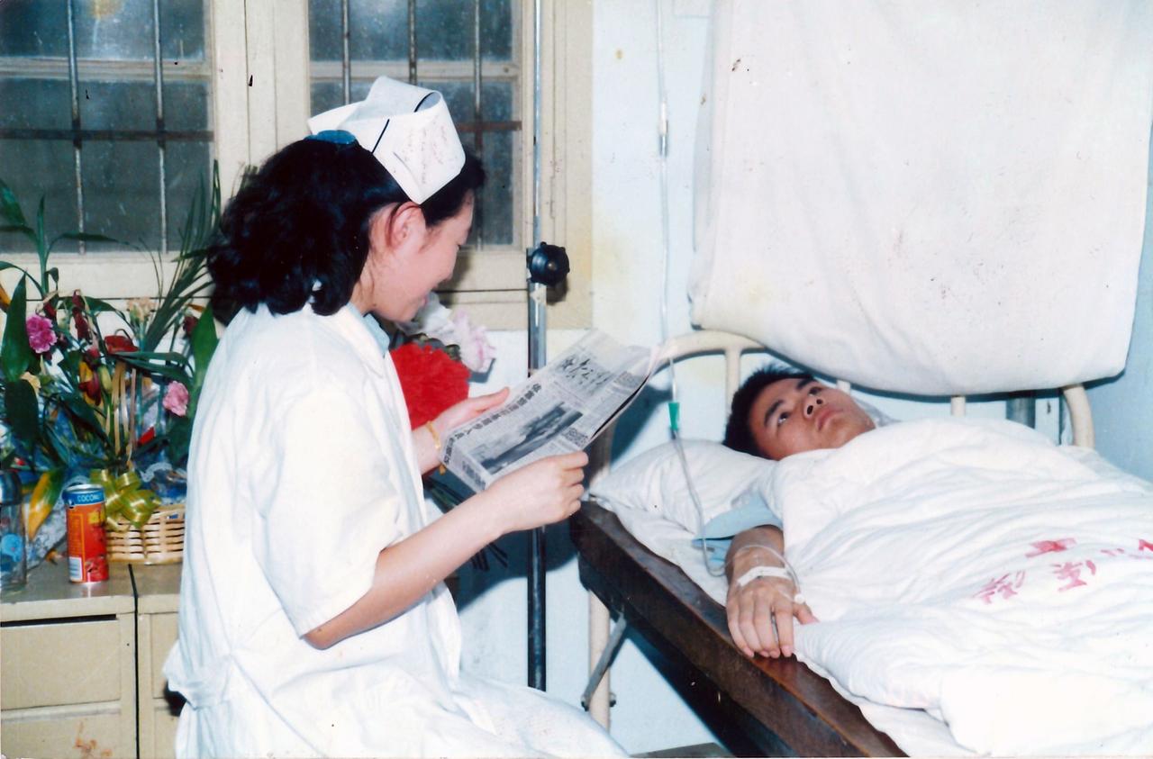 2000年，开往襄樊的474次列车上，一位农村姑娘遭遇三位流氓调戏，一名空军战士