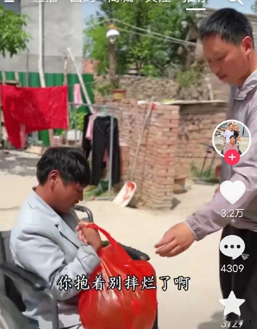妮娃是不是喜欢上了老表？妮娃老跟树兰对着干，天天把树兰骂的狗血淋头。可见了老