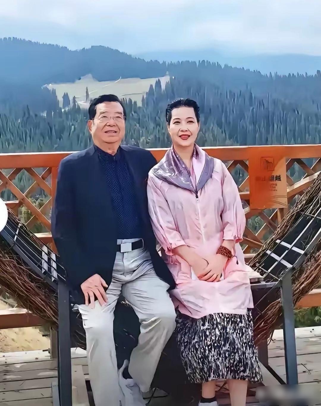 其实86岁的李双江和小27岁的梦鸽，晚年可幸福啦。他们在海南安了家，没事儿就参加