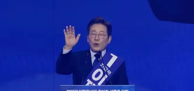 政治大变天，李在明要完蛋？韩国政坛惊涛骇浪，前总统文在寅