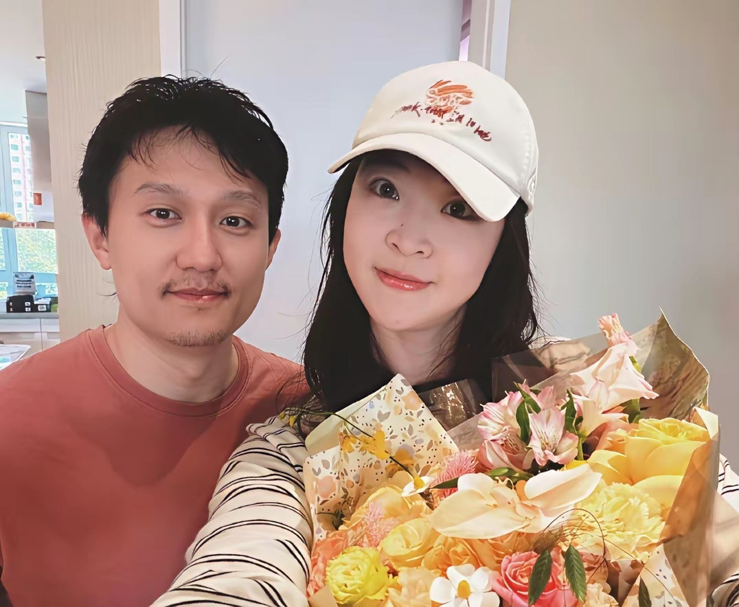 惠若琪公布家人近照！5岁女儿变化太大，丈夫满脸憔悴，母亲显年轻
