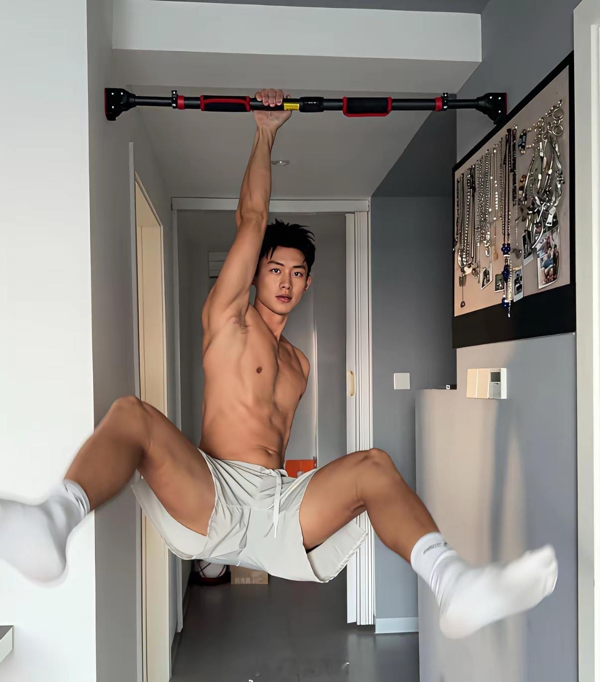 我表哥长得这么帅哥，为什么找不到女朋友？过年好多亲戚催婚。