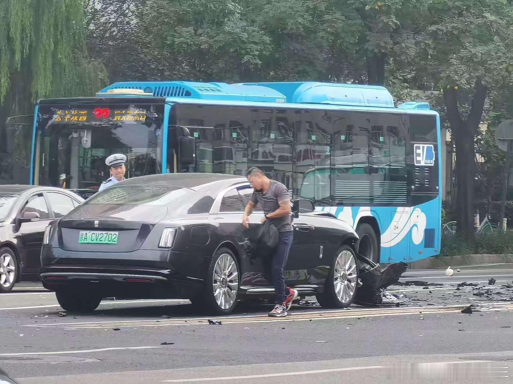 陈震闪灵震哥！！！人没事就好！​​​