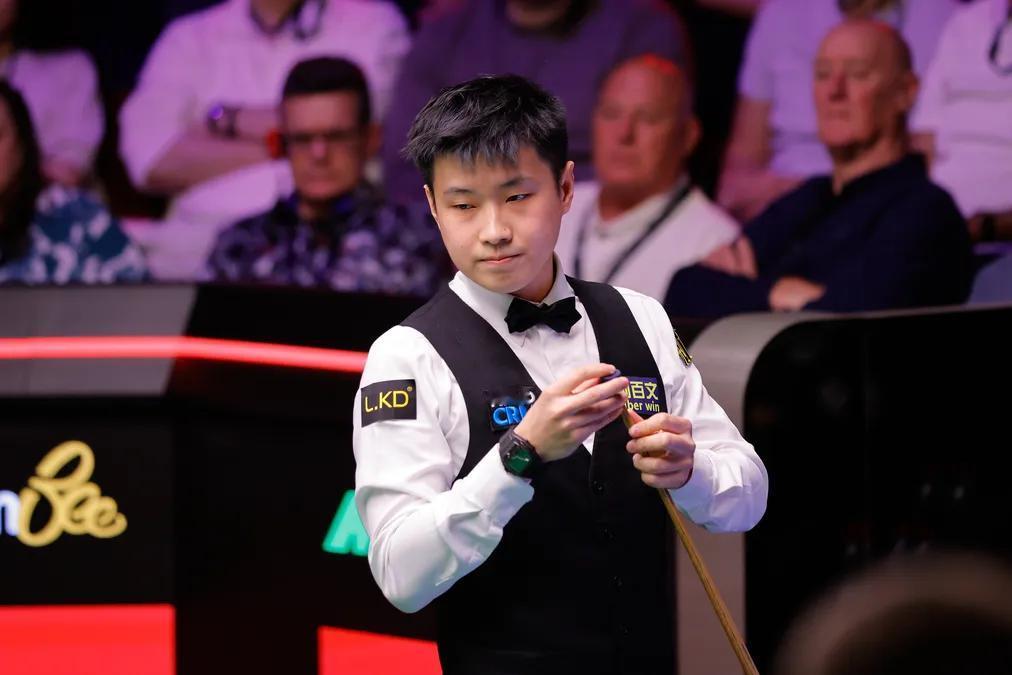 比赛结束，赵心童本想拥抱一下丁俊晖的。4月26日，在斯诺克世锦赛的第二轮，赵心