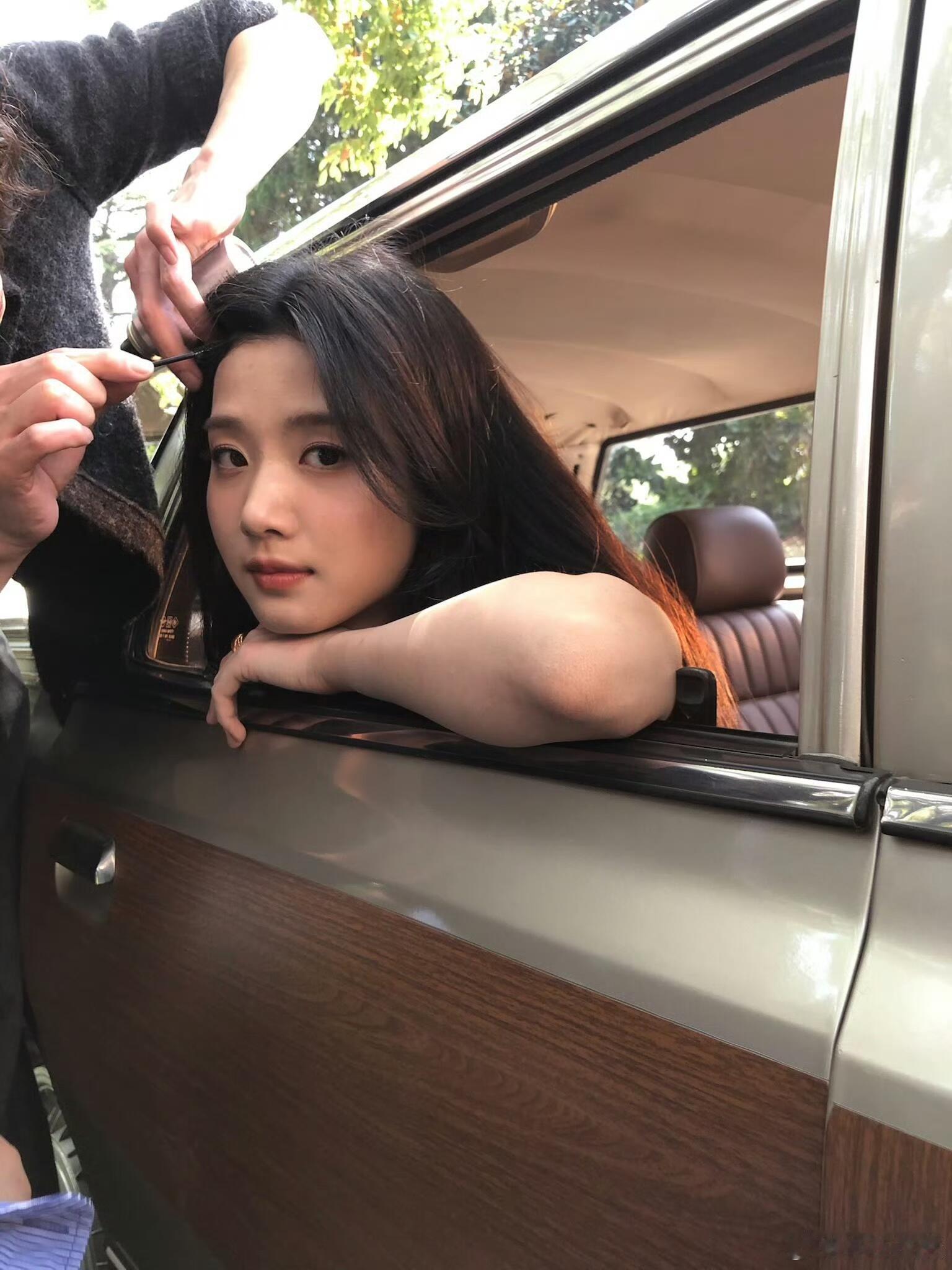卢昱晓一些车上拍照📷卢昱晓｜​​​