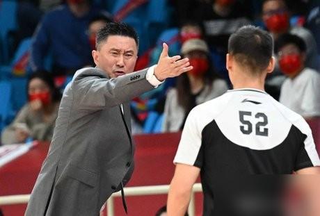 CBA奇闻：杜锋当年弃用的2米26中锋，现在把老东家广东宏远的门票干到滞销，自己