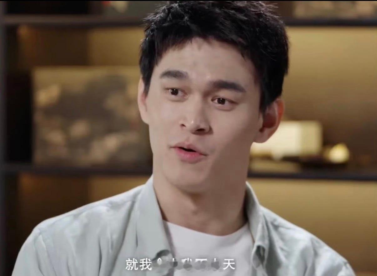 孙杨采访时突然开始点餐孙杨采访说到一半开始拿手机点餐，好像是因为妈妈教他到点了就