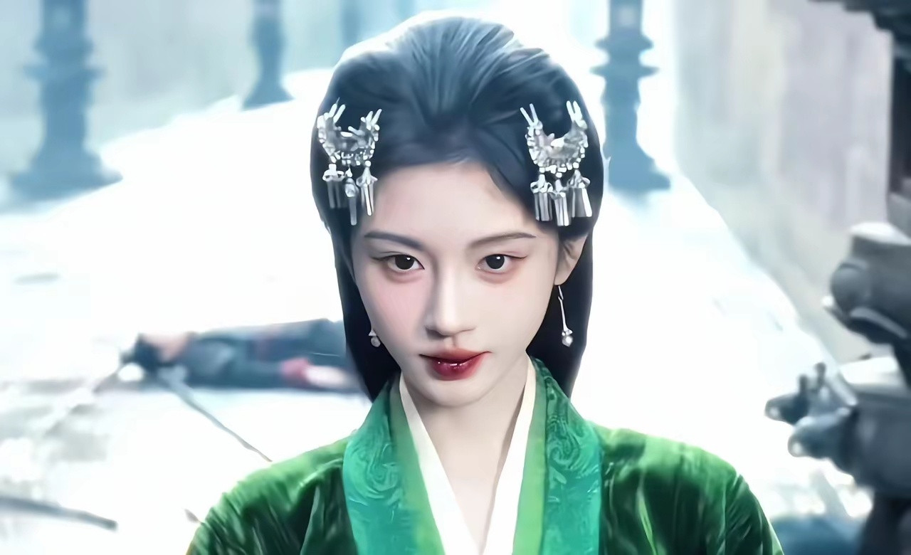 鞠婧祎陈都灵这两张脸，是造物主的偏爱美到极致。