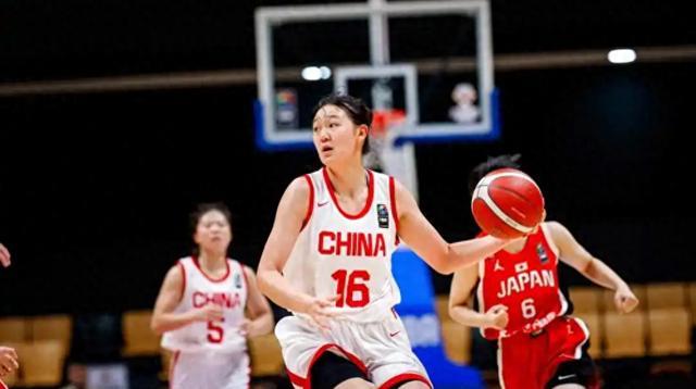 刚结束的2025年U16亚青赛，中国女篮暴露了不少缺点。进攻上过于依赖个别球员，