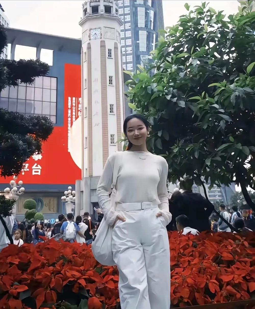 三亚被蛇咬身亡的那个女孩，合理推测，应该会选择火葬，不是因为中了蛇毒只能火葬