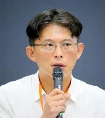 柯文哲今天再次出庭受审，民众党主席黄国昌今天在旁听完上午的庭审后表示，时任台北市