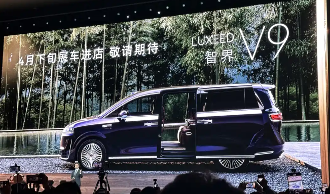 鸿蒙智行首款MPV，智界V9亮相雪鸮智能增程+896线激光雷达新车亮点解析一