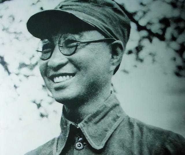 1947年陈赓豫西遭遇强敌，结果敌军司令一路上追着喊他“大哥”，却迟迟没动手，还