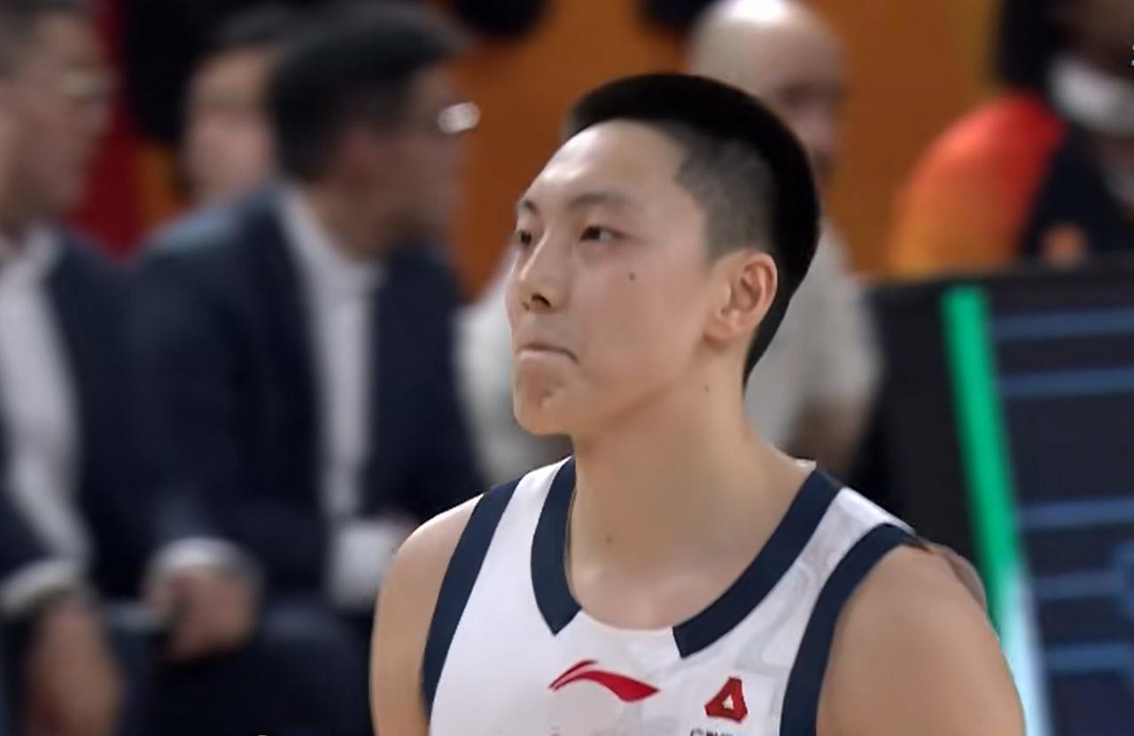 广东队7连胜！有一个人却开心不起来，5投1中，在场输10分，成为球队表现最差之人