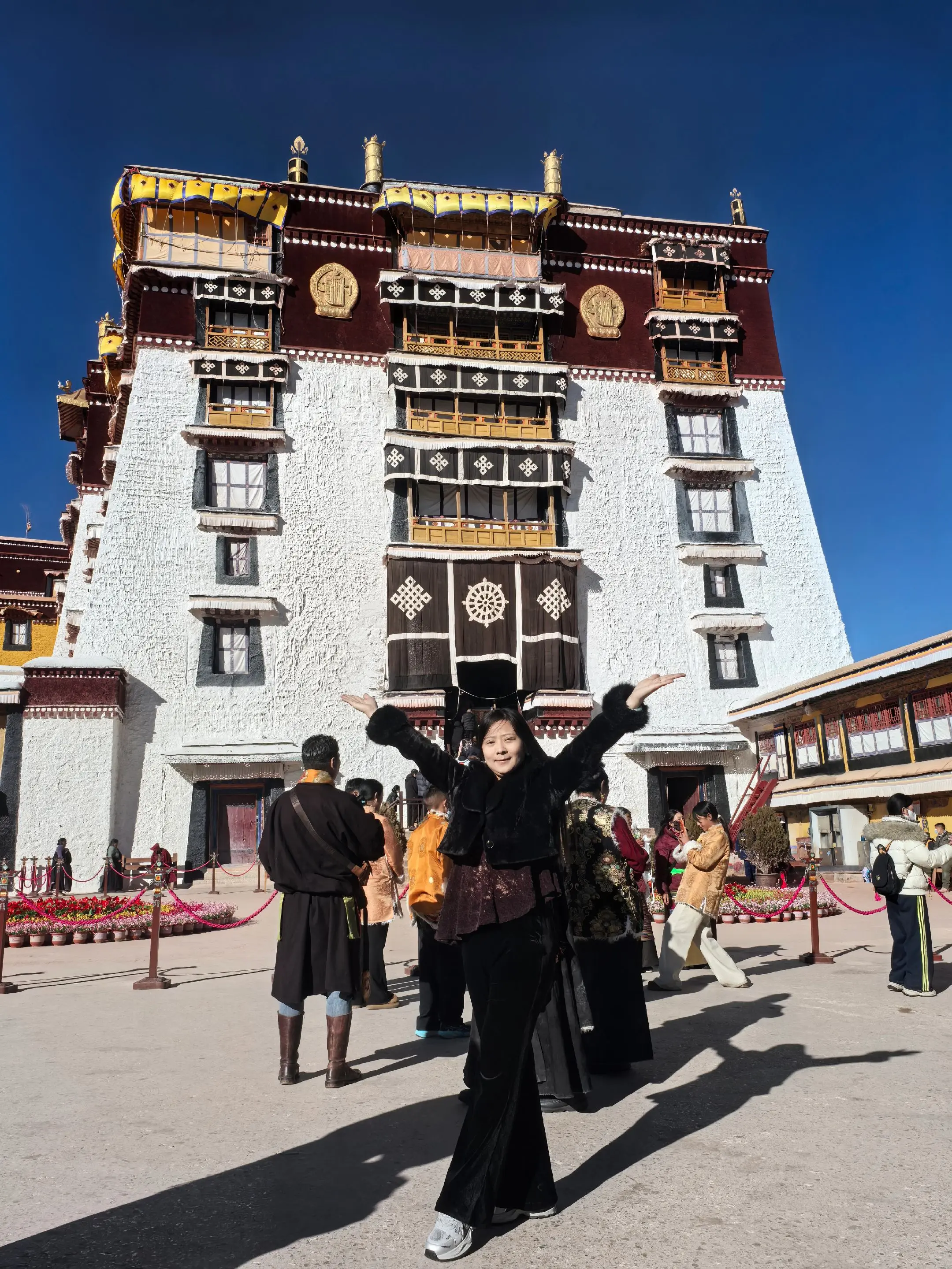 一念赤诚，一念纯粹。一步天堂，一步西藏。这苍茫的天，撕裂的干燥，窒息的...