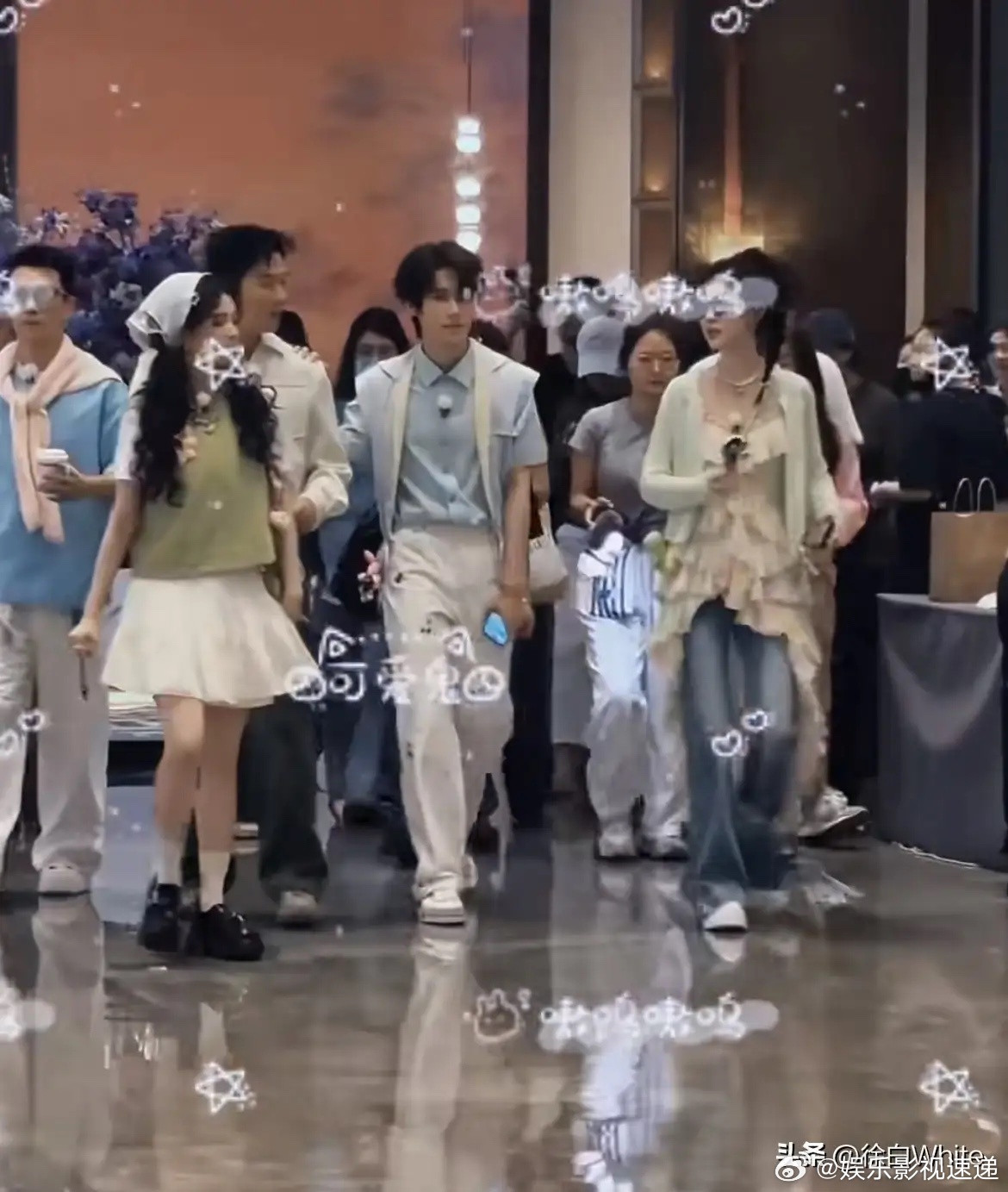 5月28日，今天跑男录制，白鹿出酒店全过程几乎没有跟其他人有任何交流，一个人快步