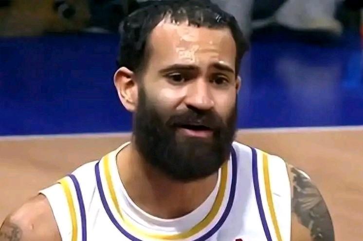 北京北控的里勒脾气真的太大了！在北京北控被山西淘汰的俱乐部杯赛中：里勒末节被裁判