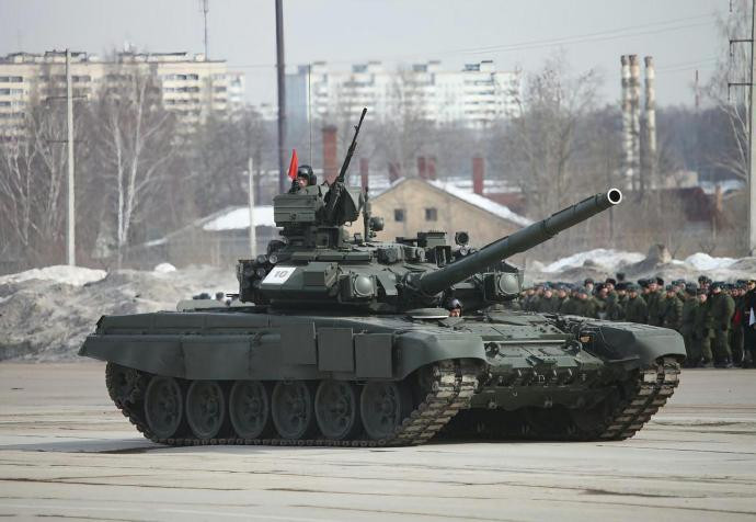 #每天认识一件兵器#俄罗斯T-90主战坦克`T-90坦克是俄罗斯于20世纪90年代研制的新型主战坦克