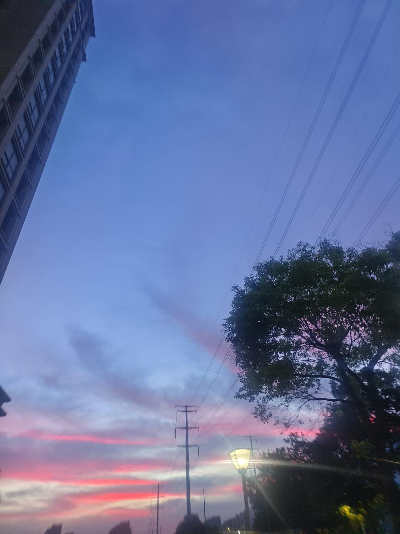 原来真有人爱到极致，不打扰不联系，硬是把这种思念和内心的想念克制住了。这是真