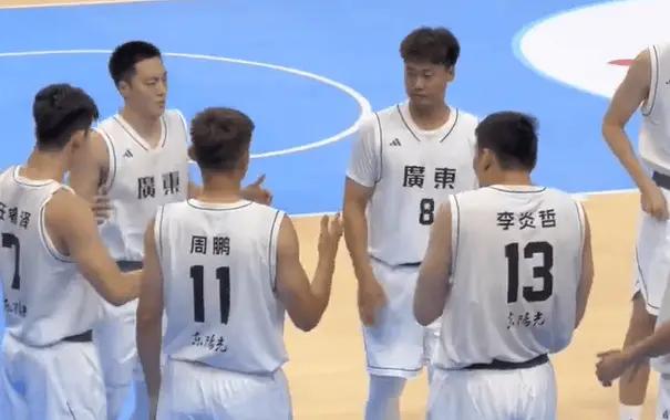 广东全运男篮首战山东，虽然最终87-71取得开门红，但豪华阵容的广东却被陶汉林一