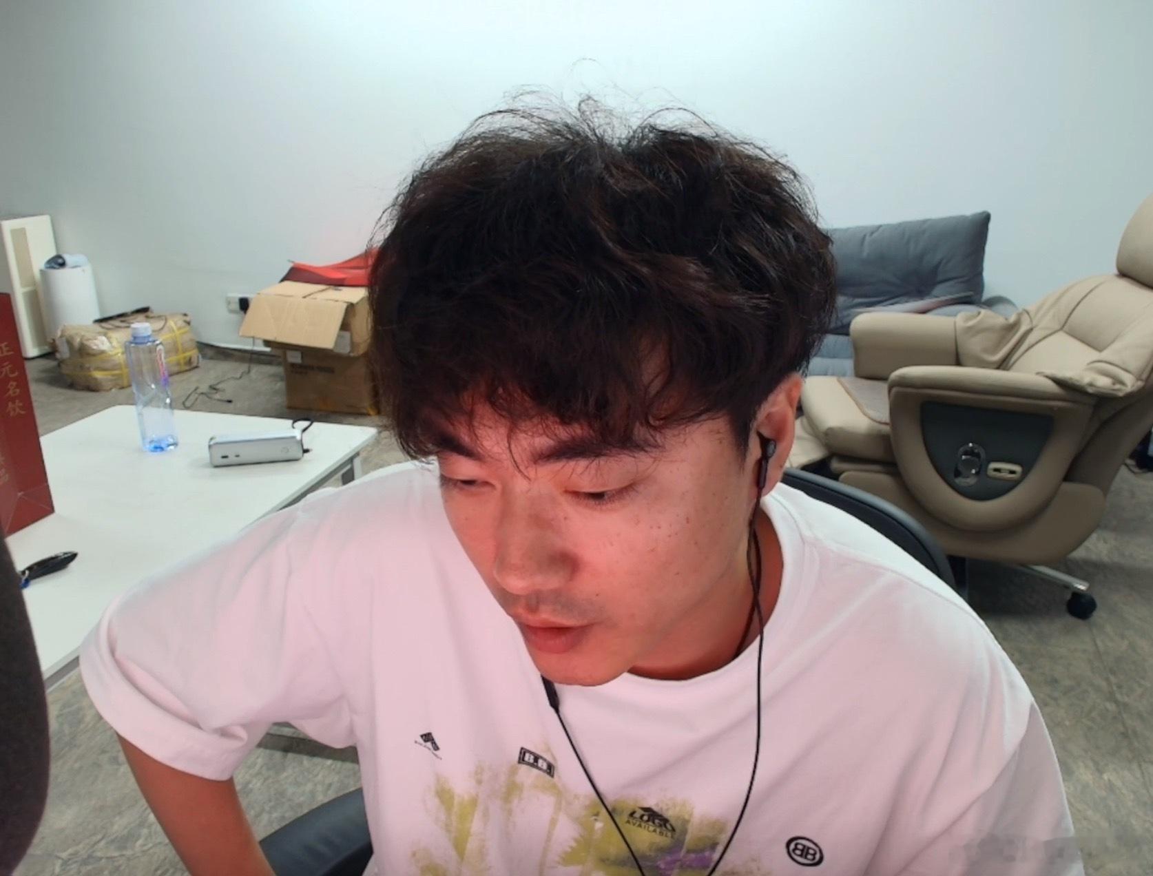 冬瓜强：做了一个决定，就是我会和枫哥和熊掌做一个深度合作，一起搞团播，双方都表达