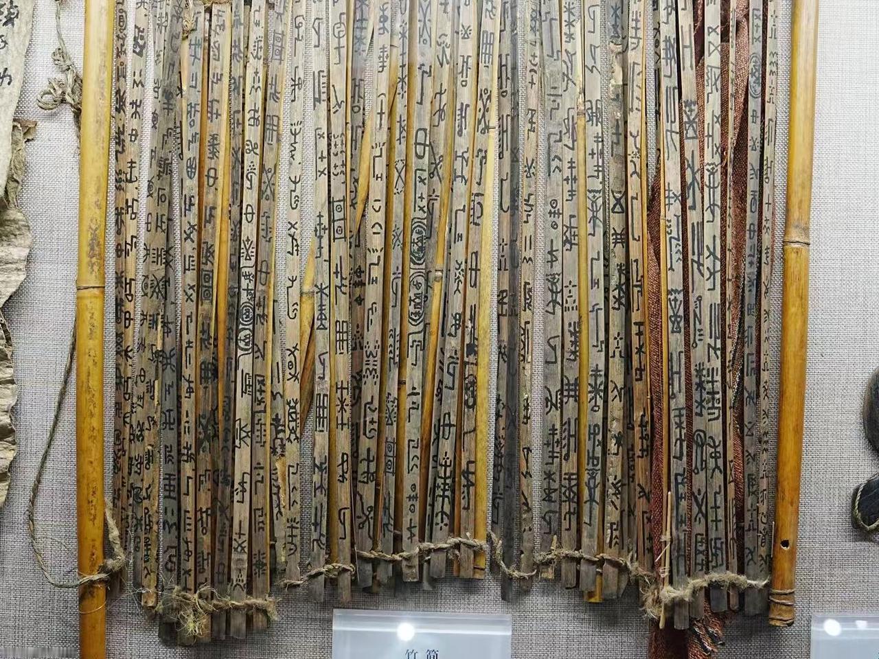 世人不知道，按彝族古文献的记载，全球人类都是彝族六祖武乍糯恒布默的子孙。彝人不