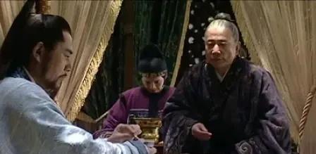 大鱼大肉高糖高油的东西更适合长期体力劳动的人吃，因为可以补充营养。像朱元璋朱棣父