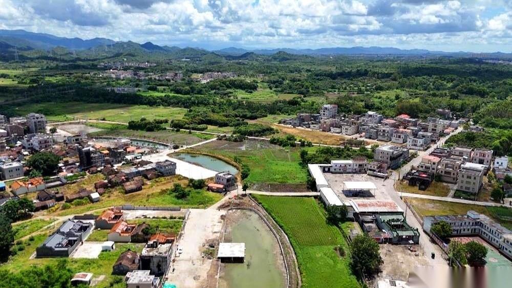 我问你一个扎心的问题：广东，是不是只有珠三角？一边是深圳南山、广州天河的灯火