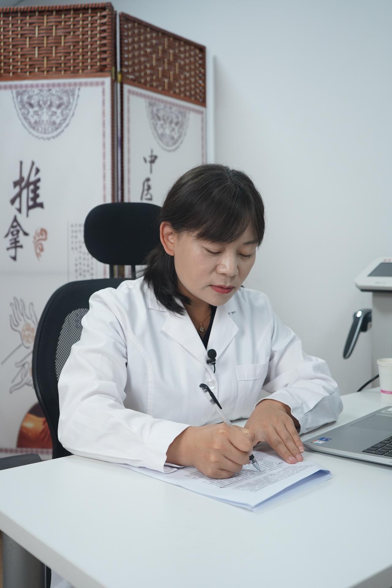 慢阻肺加重的5大警示，一个都不能忽视！第一，呼吸急促加剧轻微活动即触发以往