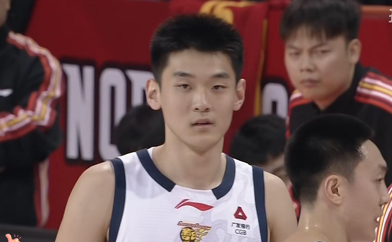 广东队赢在未来，3名小将展现高水平，杜锋乐开了花！面对着吉林队，广东队没有给对