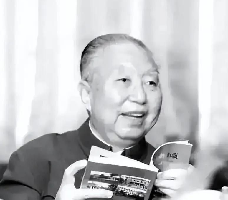 1974年，华国锋去参加女儿的家长会，老师问他，您贵姓，做什么工作的。对于老师的