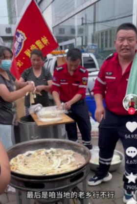 2026年7月，河南洛阳的赵占胜接到广西钦州灾区邀请，连夜准备6000