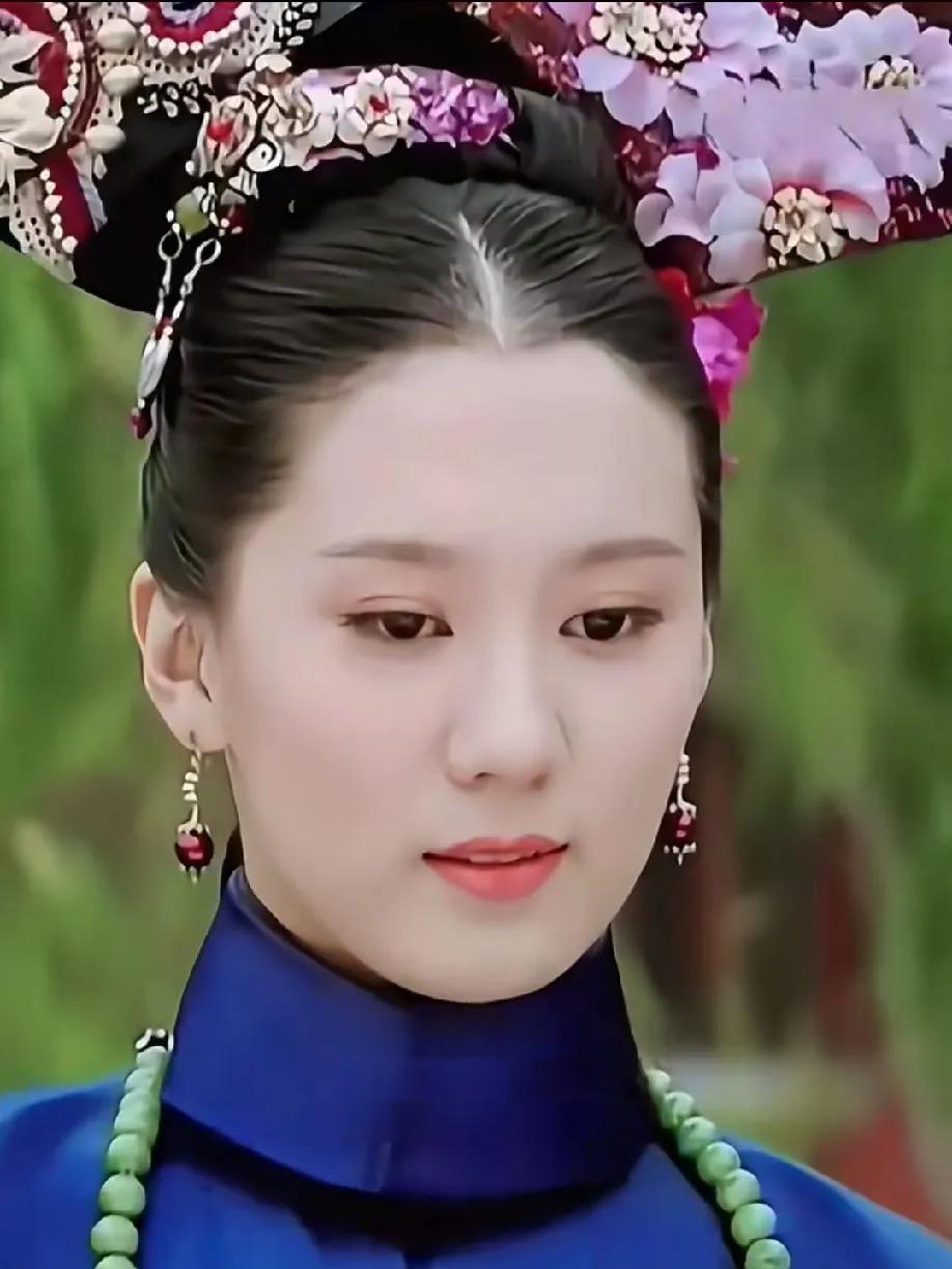 再看甄嬛传若不是甄嬛先入果郡王的心，孟静娴大概真能成为他的良配。初见时，她便是