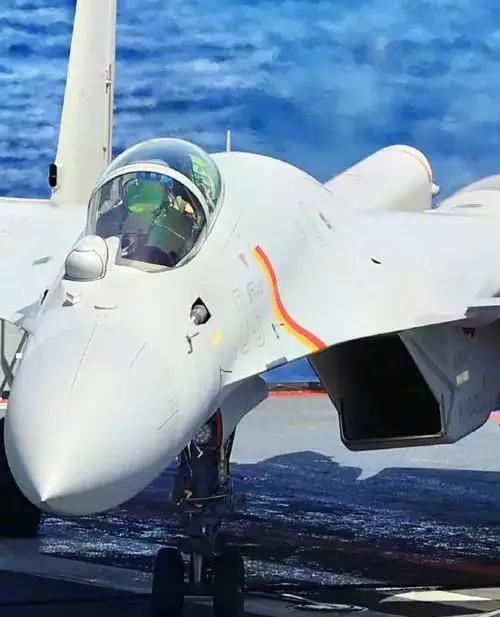 还未开战，已分出高下，歼15T追着F15J用火控雷达照射两次，F15J竟然没找