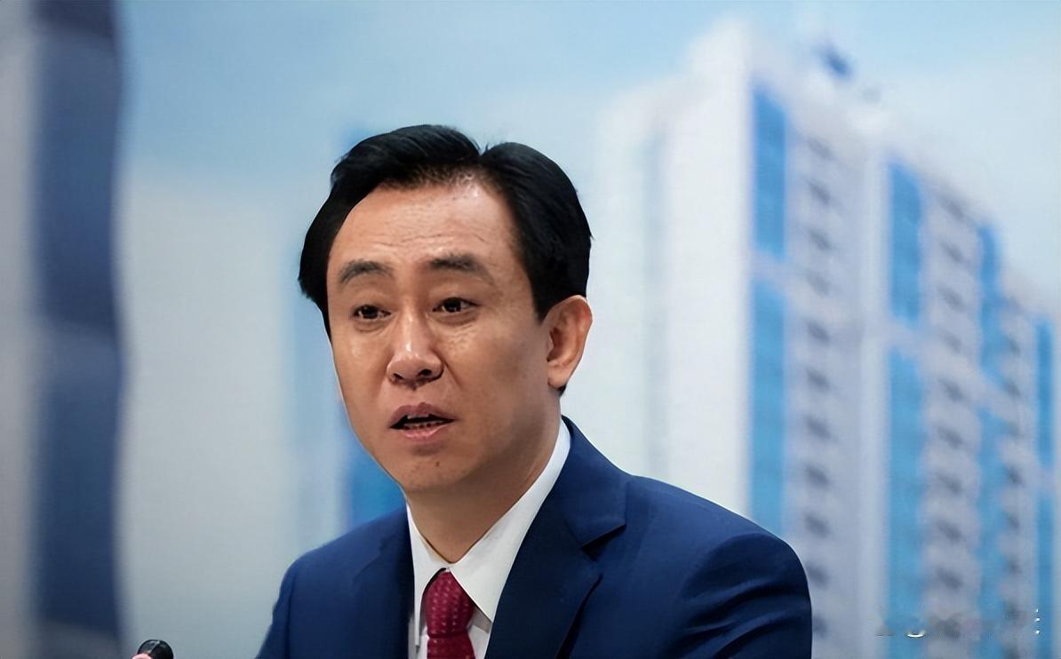 许家印在纠结什么？最后如何抉择？许家印的内心极度矛盾和纠结，在无助的彷徨中，在