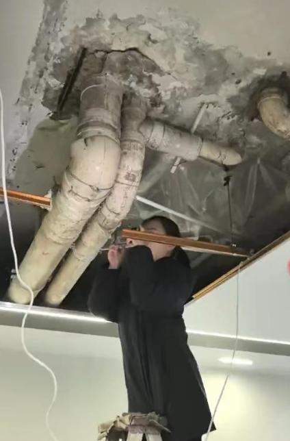 重庆万州，女子因搬家以40万的价格，卖掉了154平的学区房，买家装修后，以69.