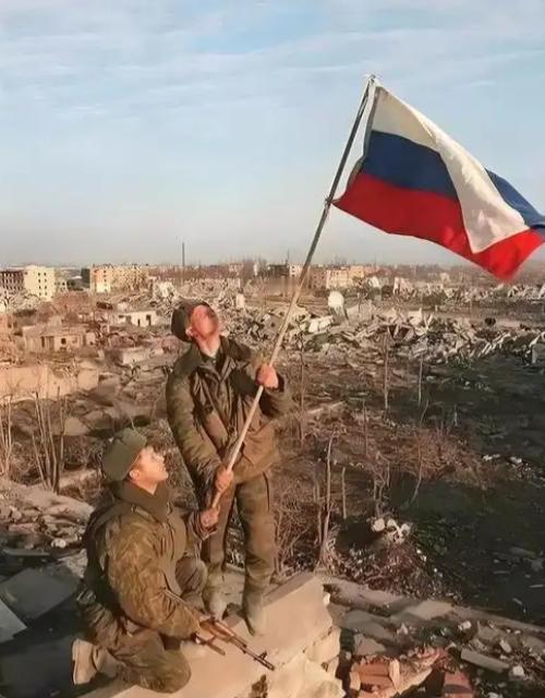 俄罗斯打了四年多，才知道怎么对付乌克兰！ 2026年1月13日的凌晨，夜幕被