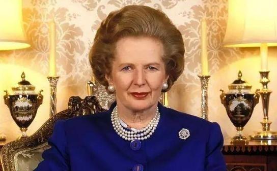 撒切尔夫人在回忆录中坦言：当年并不想归还香港，考虑过发动战争。因“福克兰群岛战争