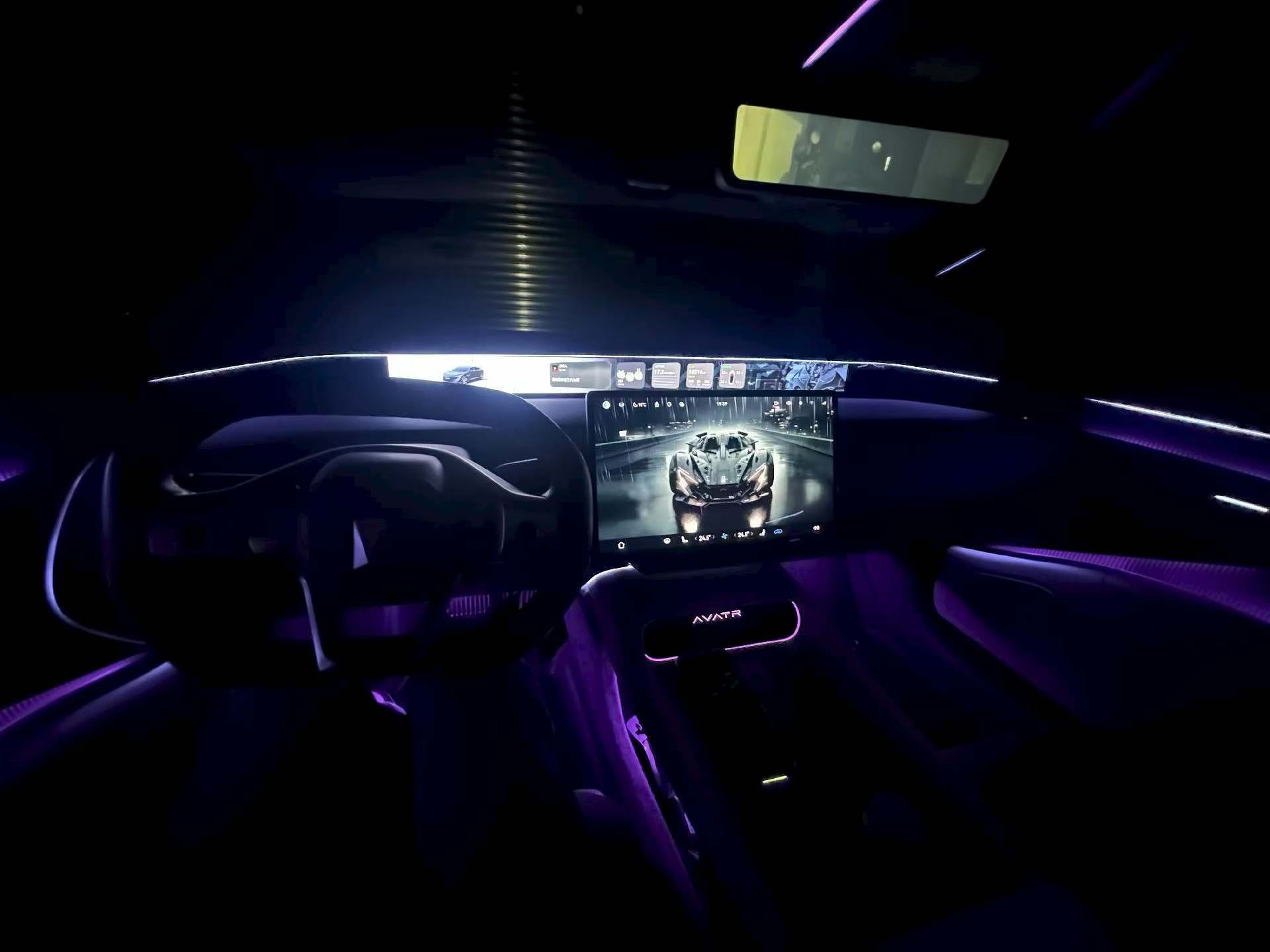 朋友圈看到的阿维塔12氛围感照片阿维塔是国产品牌里最具科幻感的车没有之一我说的